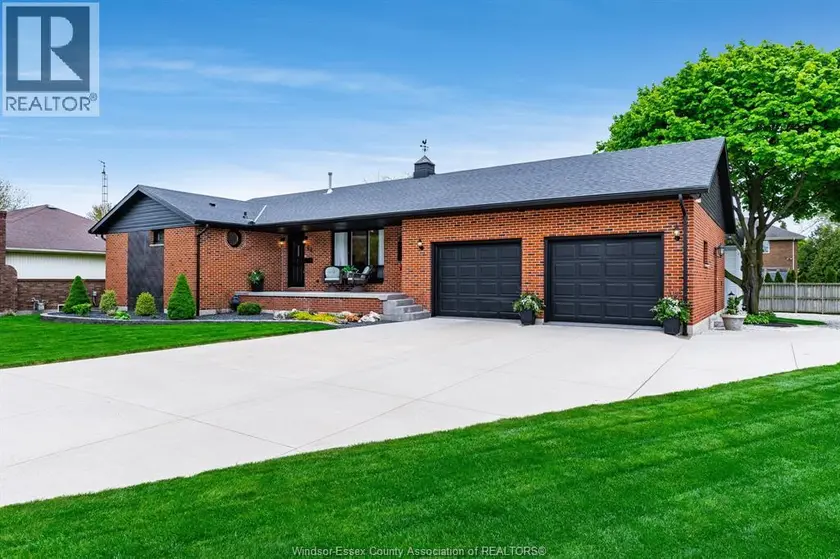Detached at 66 Shawnee COURT, Leamington