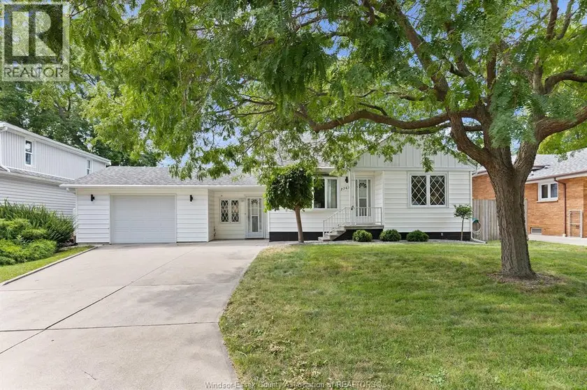 Detached at 2761 NORMAN, Windsor