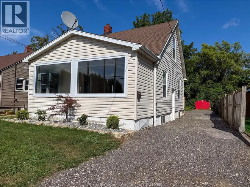 Detached at 212 ERIE STREET North, Leamington