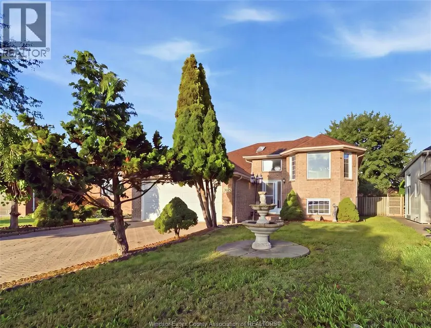 Detached at 3025 KENILWORTH, Windsor
