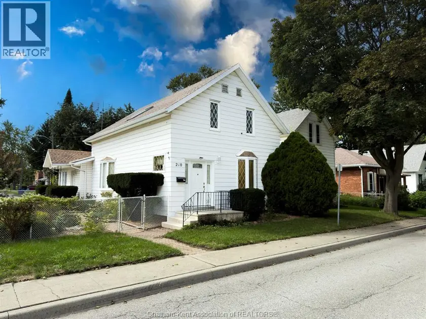 Detached at 210 Adelaide STREET South, Chatham