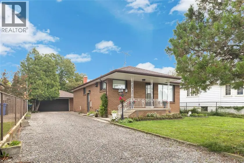 Detached at 2680 JOS ST. LOUIS, Windsor