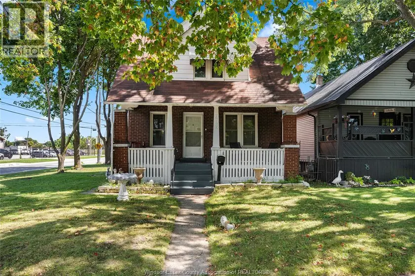 Detached at 908 OAK STREET, Windsor