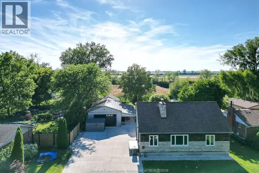 Detached at 2040 FRONT ROAD North, Amherstburg