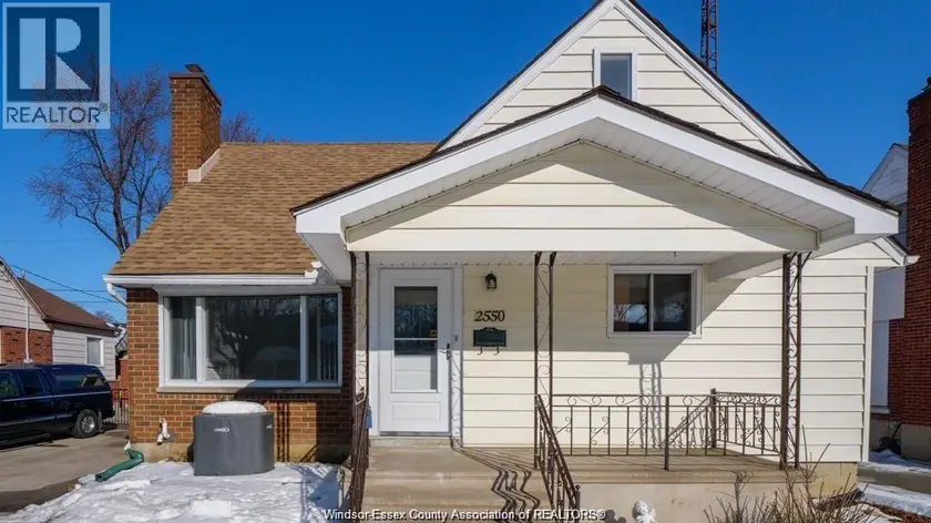 Detached at 2550 Windermere, Windsor