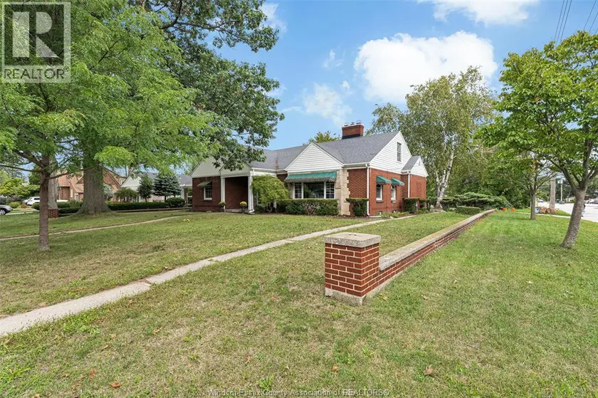 Detached at 2494 BUCKINGHAM, Windsor