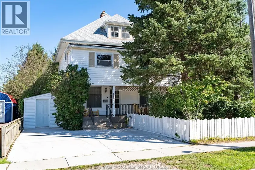 Detached at 802 ELGIN STREET, Wallaceburg