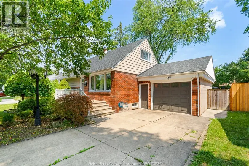 Detached at 3070 DANDURAND, Windsor