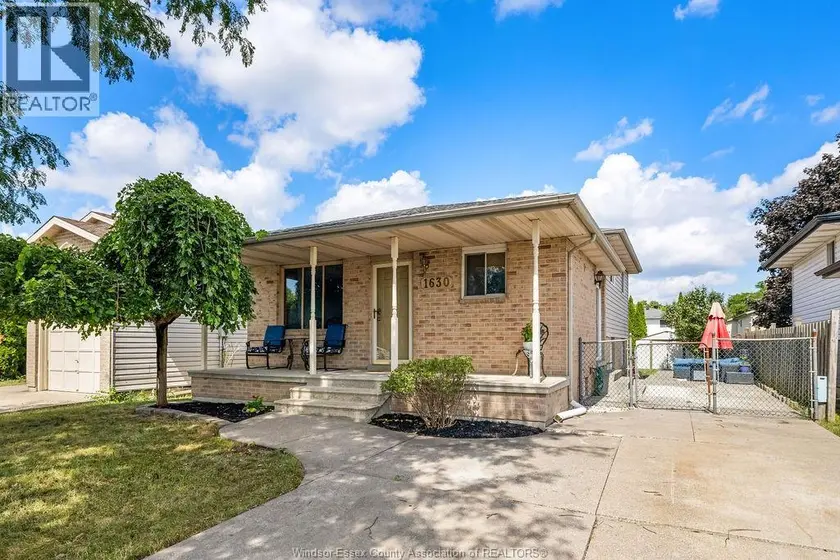 Detached at 1630 BLUE SPRING, Windsor