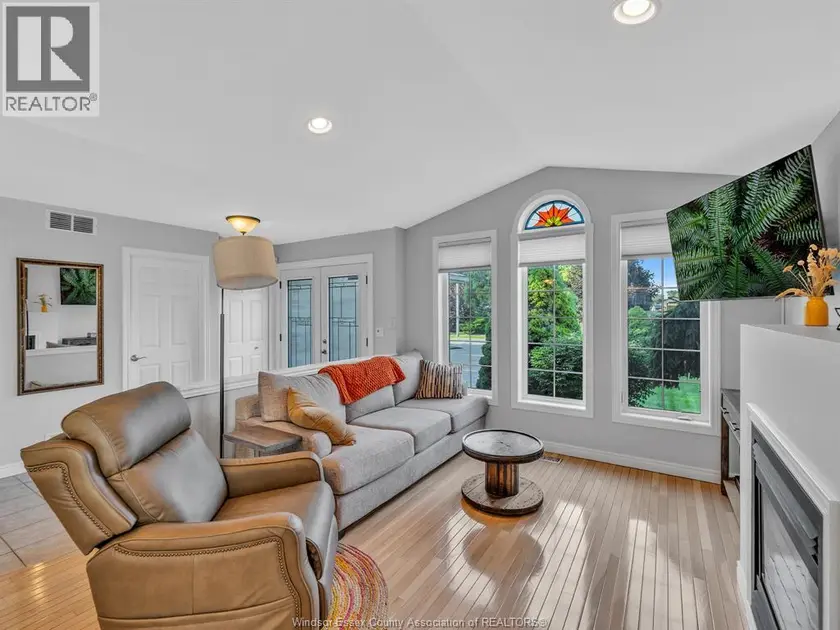 Detached at 11647 DILLON, Windsor