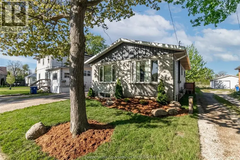 Detached at 12 LANSDOWNE AVENUE, Chatham