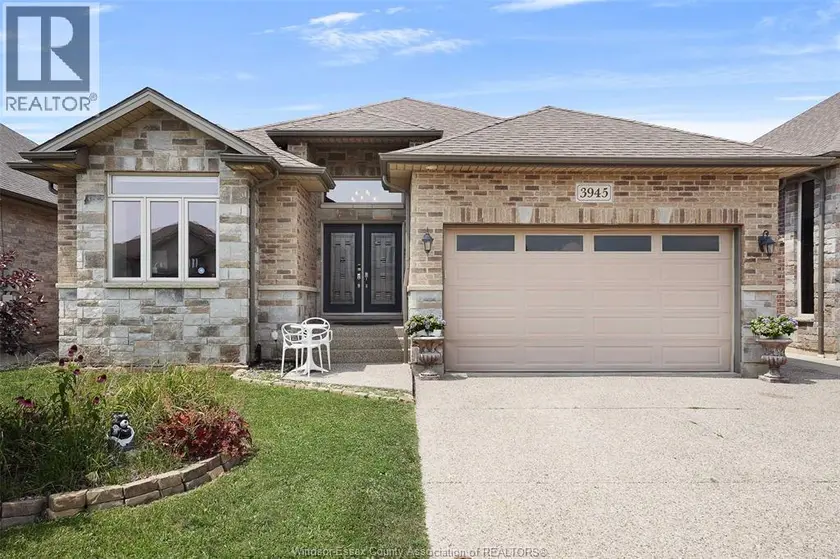 Detached at 3945 ZANZIBAR CRESCENT, Windsor
