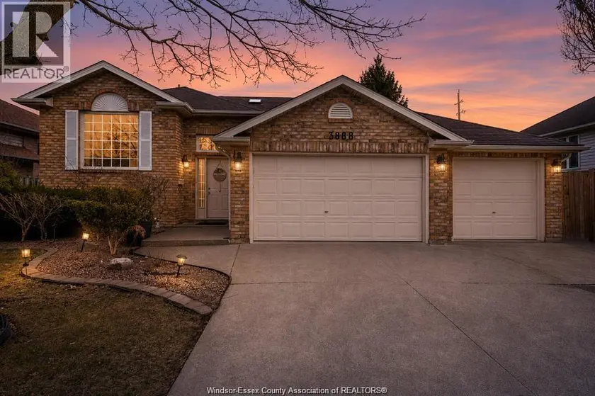 Detached at 3888 ARISTOTLE CRESCENT, Windsor