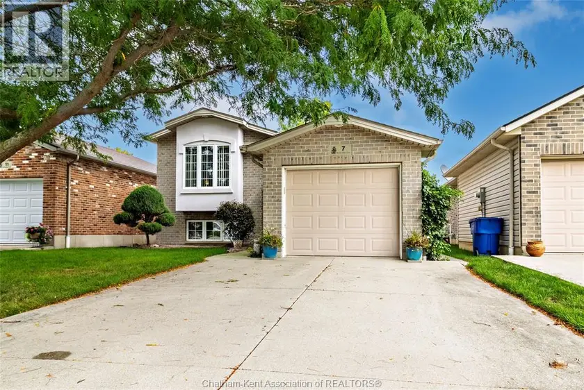 Detached at 7 FROBISHER COURT, Chatham