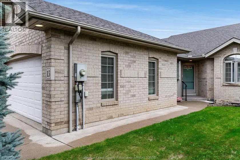 Townhouse at 13 Leonard Dr, Kingsville
