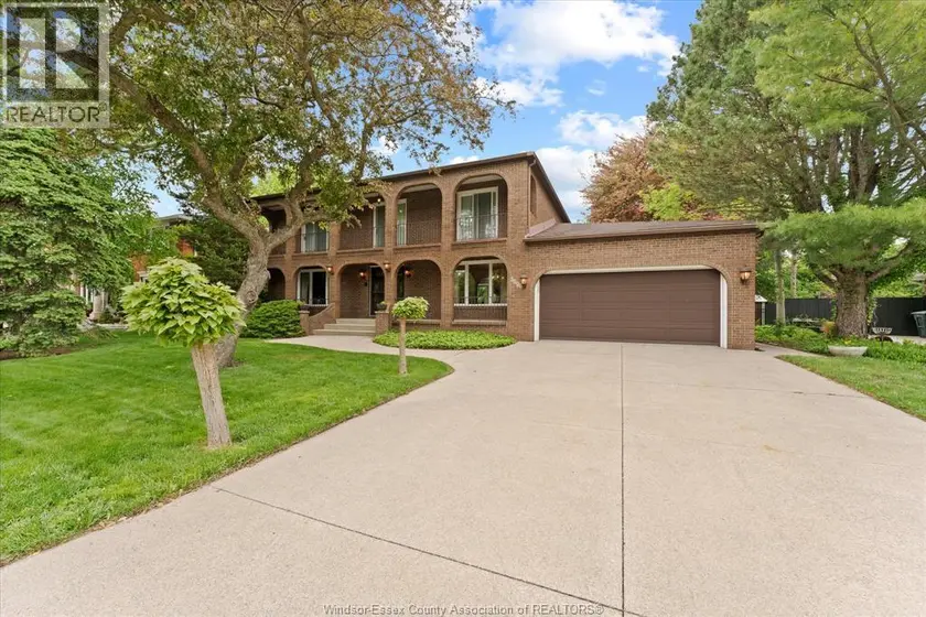 Detached at 3696 Huntington AVENUE, Windsor
