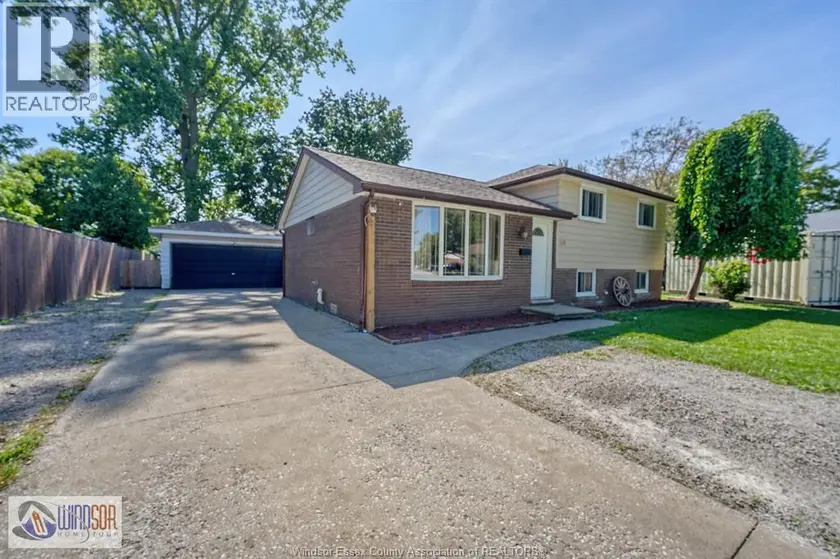 Detached at 243 HAWTHORN, Amherstburg