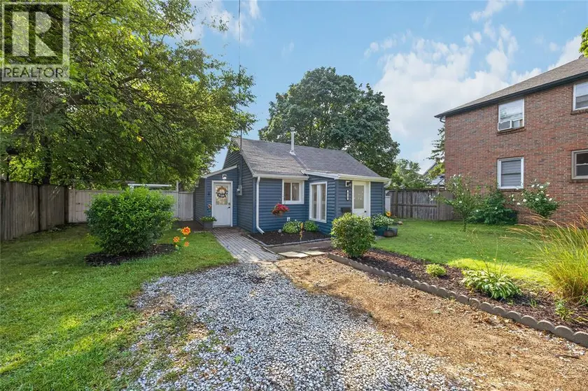 Detached at 410 LYDIA STREET, Sarnia