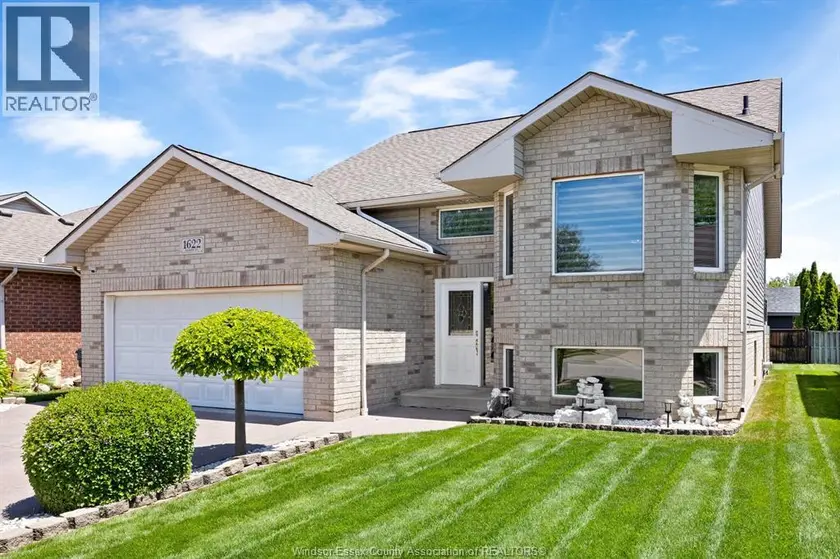 Detached at 1622 CLOVER, Windsor