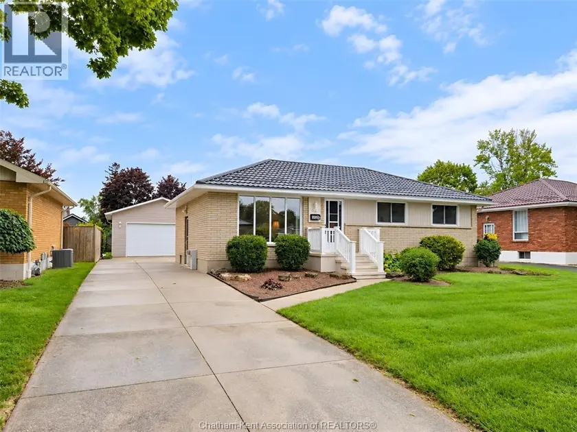 Detached at 84 Holland AVENUE, Chatham