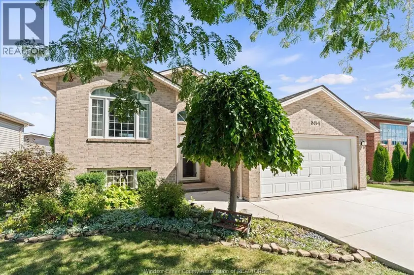Detached at 584 PETTYPIECE DRIVE, Amherstburg