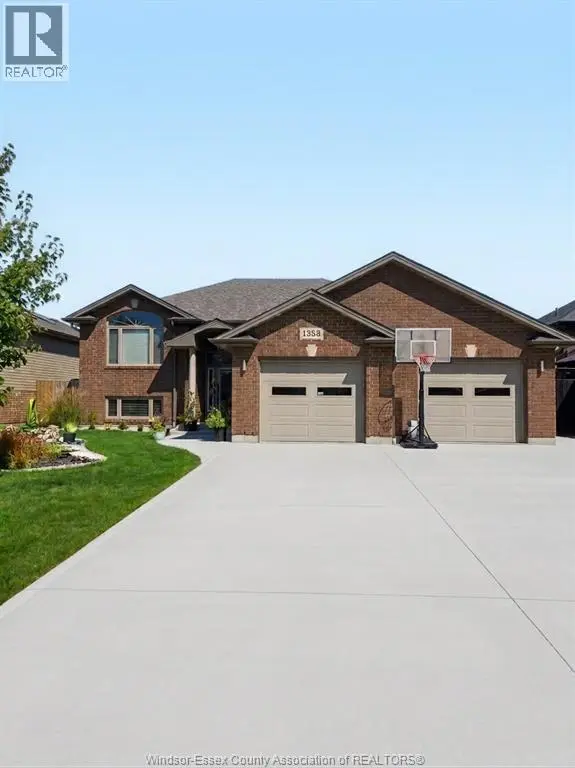 Detached at 1358 COLONIAL CROSSING, Lakeshore