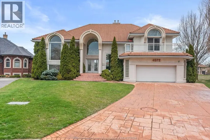 Detached at 4572 LAKE GRANDE COURT, Windsor