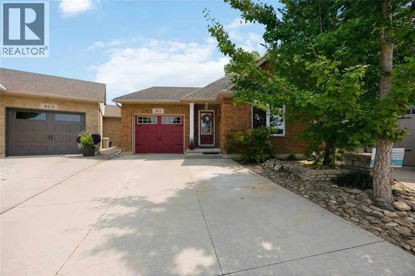 Detached at 821 Carriage WAY, Sarnia