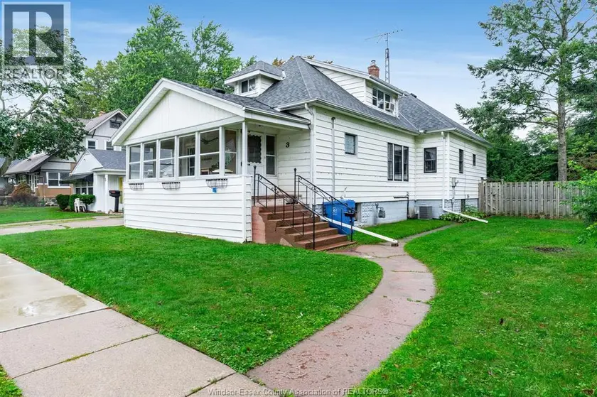 Detached at 3 Selkirk AVENUE, Leamington