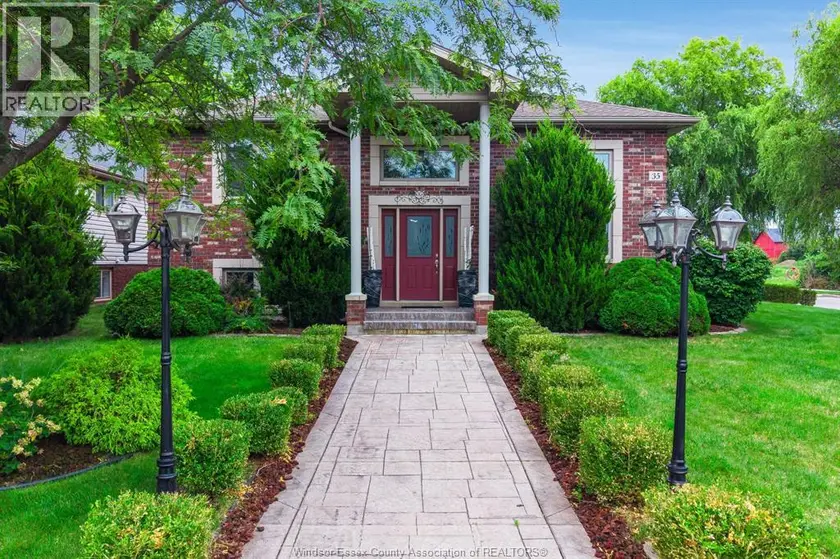 Detached at 35 Normandy AVENUE, Kingsville