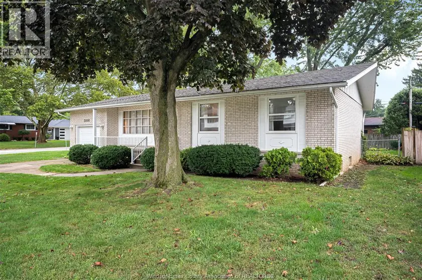 Detached at 5800 CABOT AVENUE, LaSalle
