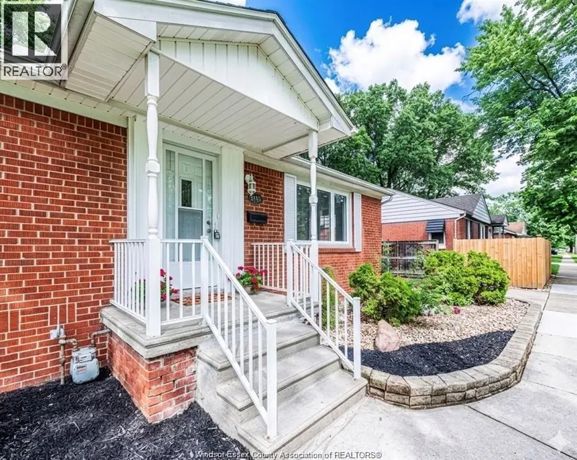 Detached at 3365 CURRY AVENUE, Windsor