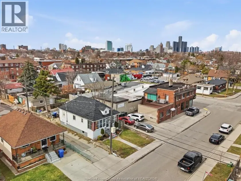 Detached at 1023 HALL AVENUE, Windsor