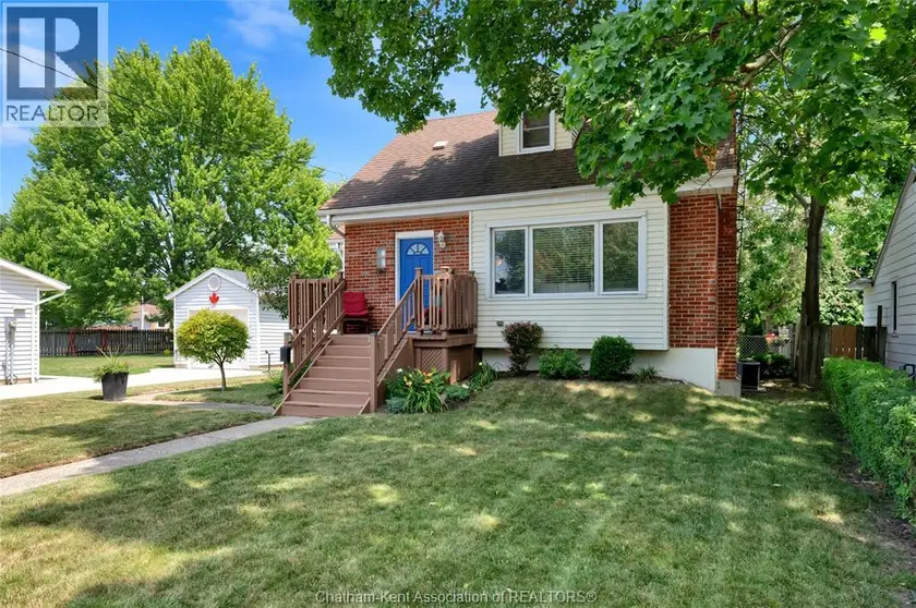 Detached at 94 Dundas STREET, Wallaceburg