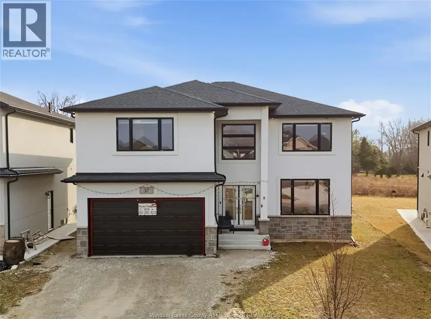 Detached at 37 KINGSBRIDGE DRIVE, Amherstburg
