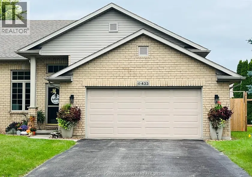 Semi-Detached/Link at 433 KEIL TRAIL North, Chatham