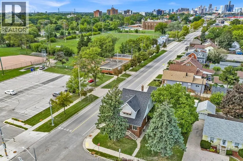Detached at 306 FOCH, Windsor