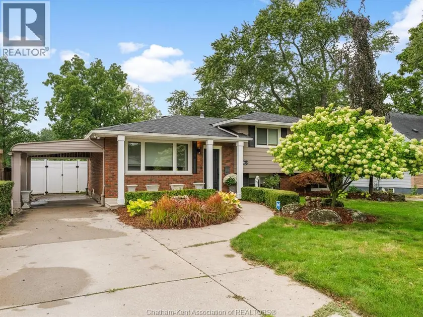 Detached at 4113 Roseland DRIVE East, Windsor