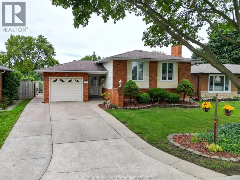 Detached at 9810 ASGARD ROAD, Windsor
