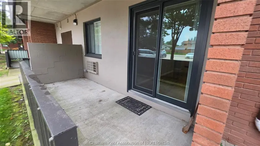 Apartment at 975 Grand AVENUE West, Chatham