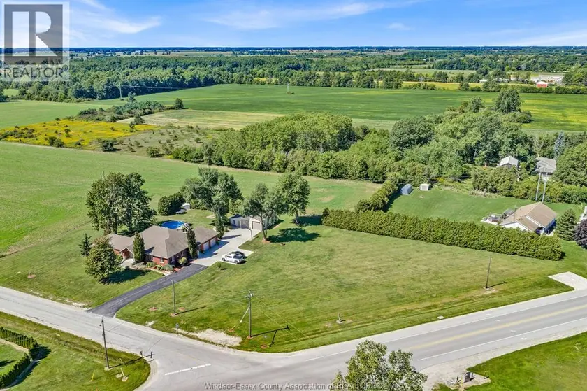 Detached at 374 INMAN Sideroad, Kingsville