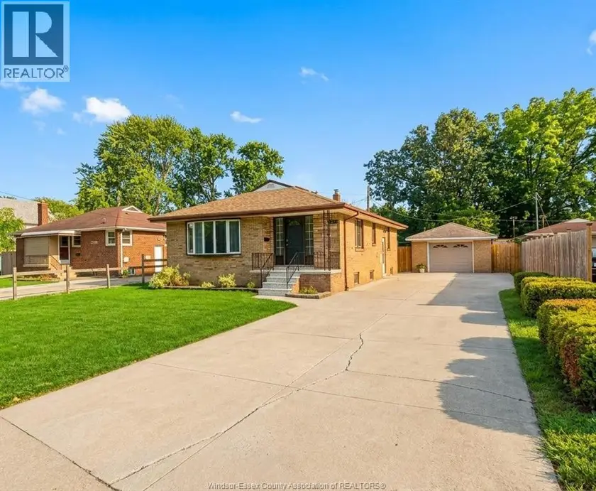 Detached at 4245 WYANDOTTE STREET East, Windsor