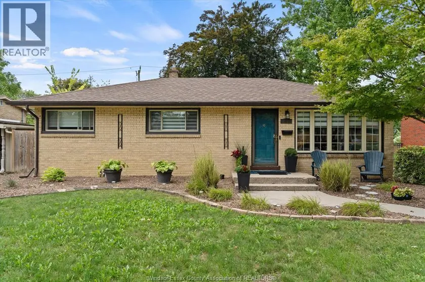 Detached at 3425 Roxborough BOULEVARD, Windsor