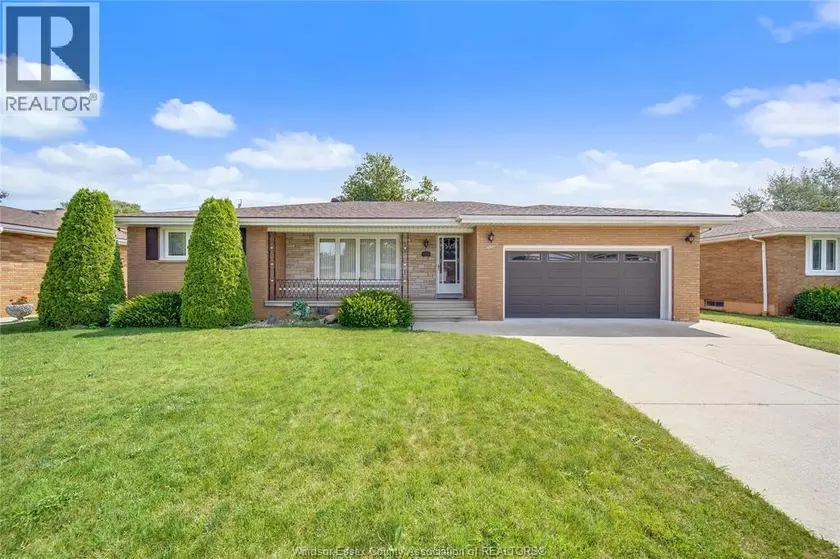 Detached at 2506 LONGFELLOW AVENUE, Windsor