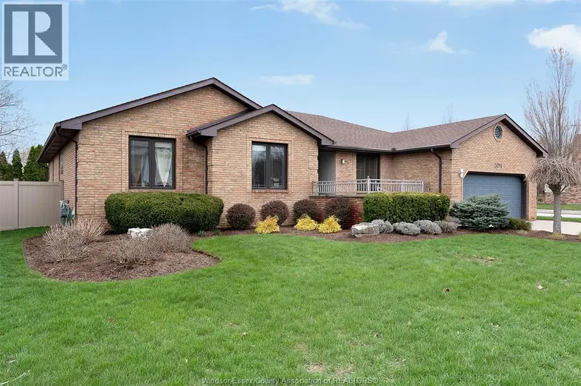 Detached at 2098 EDGEMORE AVENUE, LaSalle