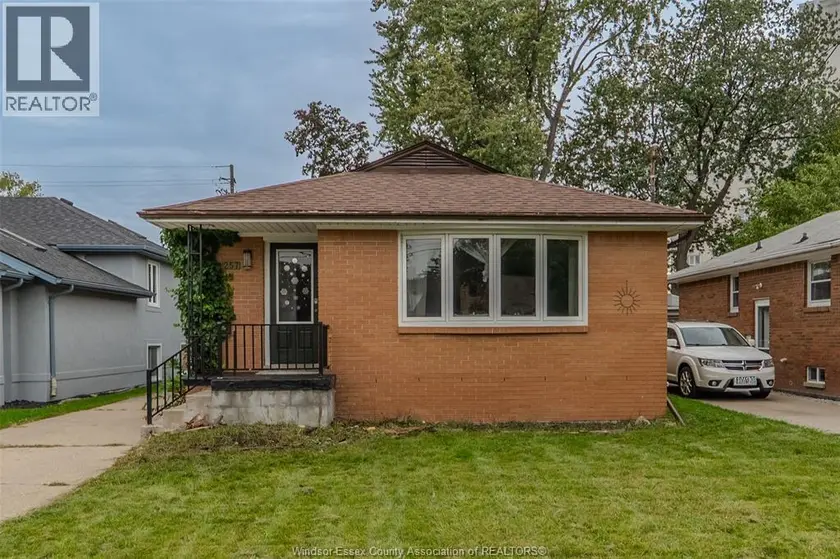 Detached at 257 Dieppe STREET, Windsor