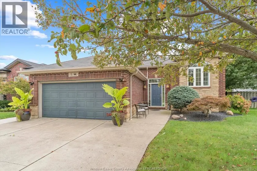 Detached at 98 HAZEL CRESCENT, Kingsville