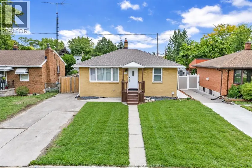 Detached at 1202 HARRISON, Windsor