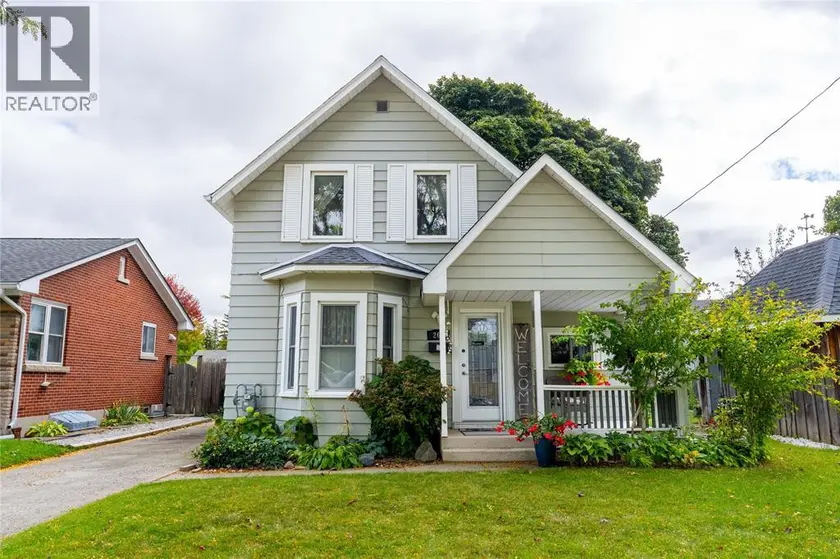 Detached at 266 MACKENZIE STREET North, Sarnia