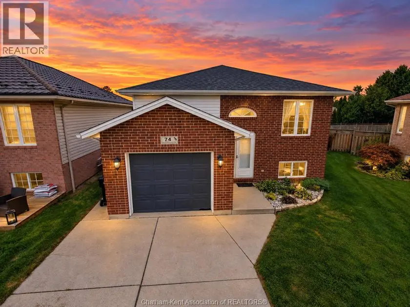 Detached at 74 Fieldstone PLACE, Chatham